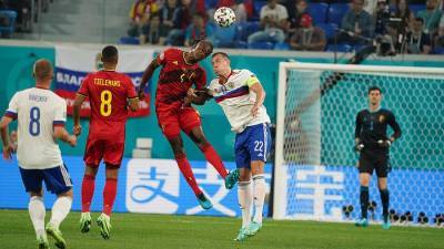 Экс-арбитр объяснил неназначение пенальти в ворота России в матче с Бельгией