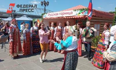 Тюменцы отметили День России на набережной: национальные подворья, игры и танцы с бубном