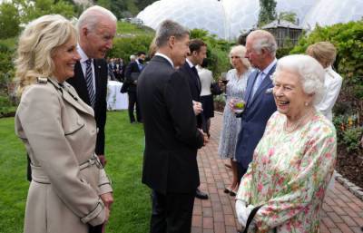 Джо Байден нарушил королевский протокол на саммите G7