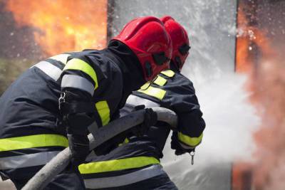 В Ивановской области 15 человек тушили пожар в частном доме