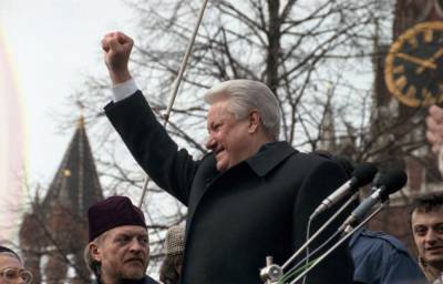 Как и зачем Ельцин обошел Горбачева и стал первым российским президентом