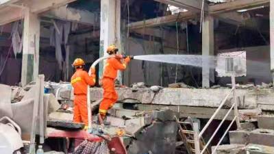 На месте взрыва в Китае продолжаются спасательные работы