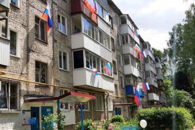 Смоляне приняли участие в акции «Флаг России в каждый дом»