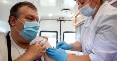 За сутки в Украине сделали 35 тысяч COVID-прививок