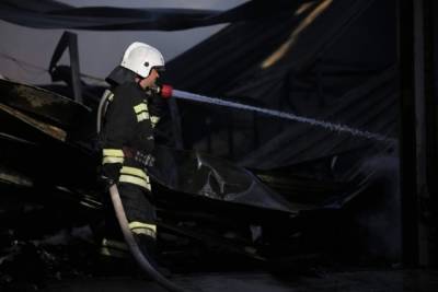 В Астрахани тушили пожар на 100 кв м в здании на улице Бакинской