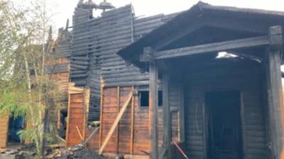 Тела трех человек найдены в сгоревшем доме, который сдавался в аренду