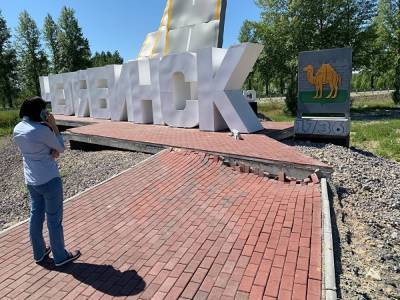 В Челябинске стела «Пять дорог», установленная полгода назад, начала разрушаться
