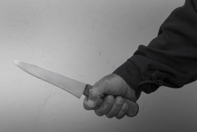 В Туле на улице в ходе конфликта женщину ранили ножом
