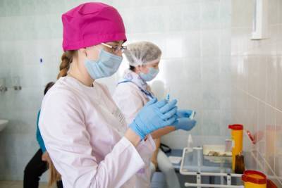 В России готовятся зарегистрировать вакцину от коронавируса для подростков