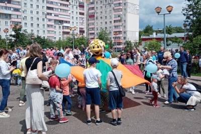Во дворах Тамбова проходят праздничные мероприятия, посвящённые Дню России и Дню города