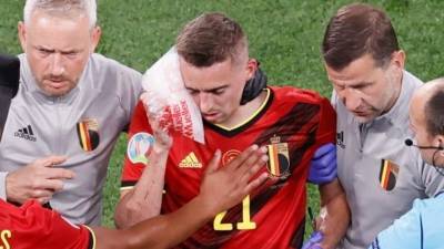 Защитник сборной Бельгии получил двойной перелом стенки глазницы на Евро-2020