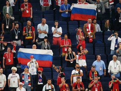 В Петербурге болельщики освистали футболистов сборной Бельгии, вставших на колено в знак поддержки BLM