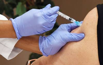 G7 договорилась пожертвовать миллиард доз COVID-вакцин, - Reuters