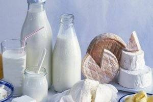 В молоко добавляют соду и антибиотики: чем он опасен фальсификат