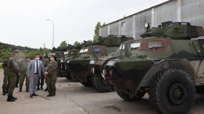 США передали Косово бронеавтомобили M-1117