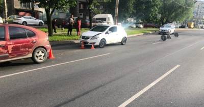 На Моспроспекте 35-летняя пассажирка Renault пострадала при столкновении с Opel (фото)