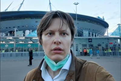 Депутата и журналиста не пустили на матч Евро-2020. Они считают, что дело в Навальном
