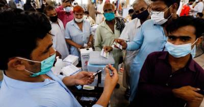В Пакистане отказавшихся от вакцинации граждан лишат мобильной связи