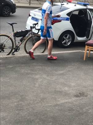 Велосипедист оказался под колесами легковушки на Лиговском