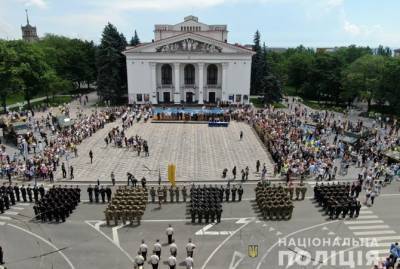В Мариуполе наградили силовиков в честь годовщины освобождения города