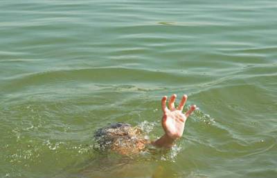 В Смоленске в городском озере едва не утонули дети. Потребовалась госпитализация