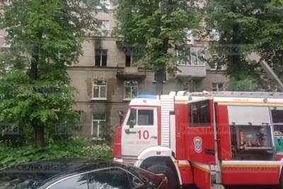Из-за пожара в Петроградском районе погиб живший в соседней квартире мужчина