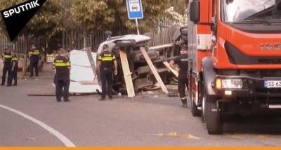 Ужасная авария: грузовик протаранил легковушки в Тбилиси - видео