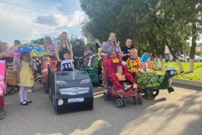 Более 100 семей украсили детские коляски для парада на Ставрополье
