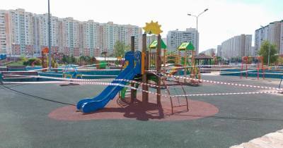 В Москве запретили пользоваться детскими площадками в парках