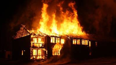 Три жилых дома сгорели при пожаре в Челябинске