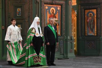 Патриарх Кирилл вручил Шойгу орден Славы и чести первой степени