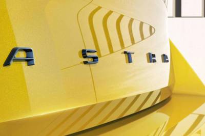 Opel показал рендеры новой гибридной Astra
