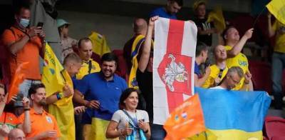 Стадион в Амстердаме фантастически исполнил гимн Украины перед матчем Евро-2020