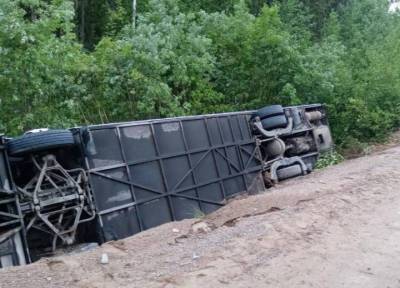 Более десяти человек получили травмы в ДТП с автобусом в Ленинградской области