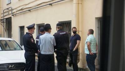 Полиция пришла на аукцион в поддержку политзаключенных в Петербурге