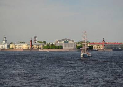 Вслед за Москвой карантинные ограничения вводят и в Санкт-Петербурге