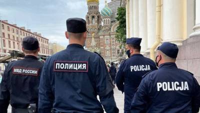 В центре Петербурга заметили полицейских из Польши