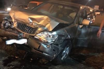 В ночной аварии в Твери пострадали три человека