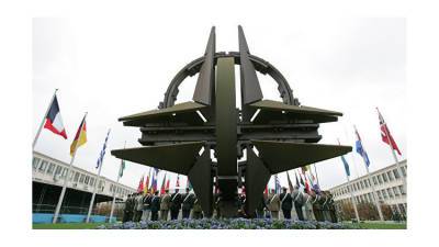 НАТО выбирает "двойной подход" в отношениях с Россией - Столтенберг