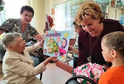 Старейшая жительница Долинска отмечает 90-летие