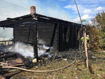 В Шекснинском районе из-за удара молнии загорелся дом