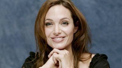 Анджелина Джоли провела вечер в компании бутылки вина и бывшего мужа
