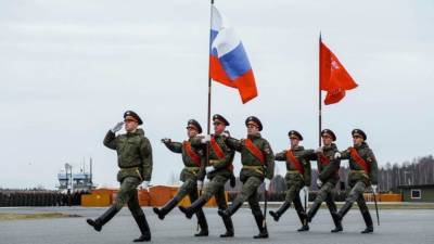 Размер окладов военнослужащих увеличится с 1 октября в России