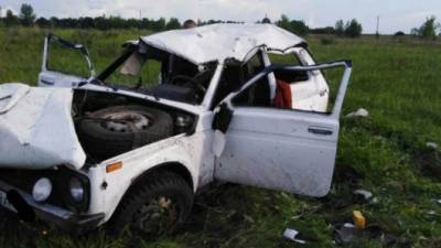 Три человека пострадали при опрокидывании автомобиля в Ртищевском районе Саратовской области