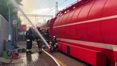 Двое пожарных пострадали при тушении пожара в ночном клубе на севере Москвы