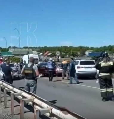 Последствия массового ДТП в кузбасском городе сняли на видео