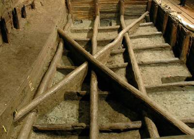 В Италии нашли эзотерический бассейн, которому 3500 лет