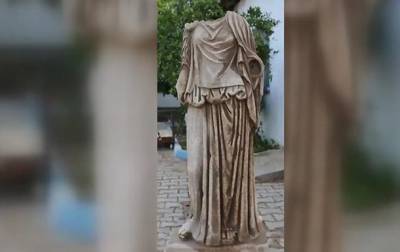 Найдена древняя статуя женщины возрастом около двух тысяч лет