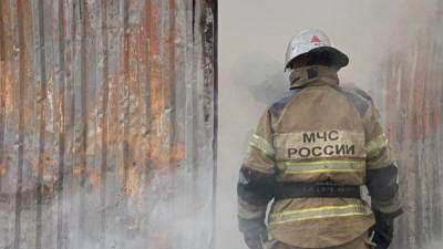 Спасатели ликвидировали крупное возгорание в частном секторе Екатеринбурга