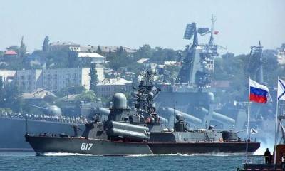 Черноморский флот России контролирует зашедшие в акваторию корабли НАТО